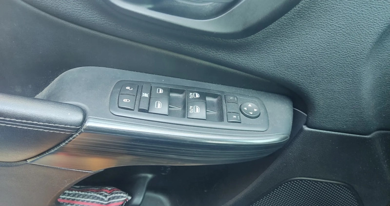 Jeep Cherokee cena 64900 przebieg: 218000, rok produkcji 2016 z Września małe 46